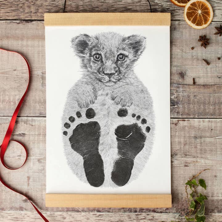 Baby Lion Footprint Kit for engroshandel hos Lucy Coggle Designs