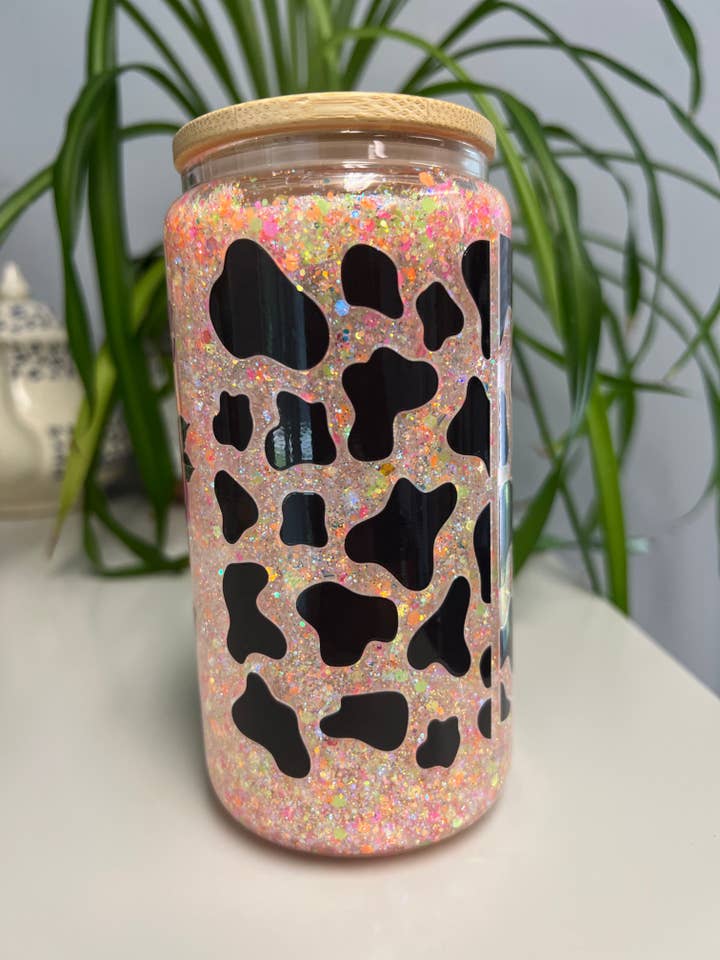 Boule à neige Moody pour la vente par WebbLynn Design LLC.