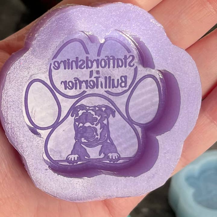 Moule en silicone Staffordshire Bull Terrier fait main pour la vente par Devine Silicone Moulds