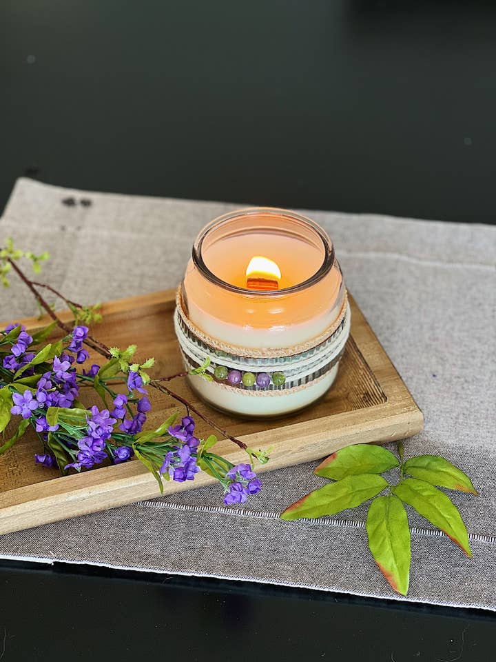 Bougie écologique à mèche en bois de soja FRESH WILDFLOWER de 16 oz pour la vente par Blooming Brightly