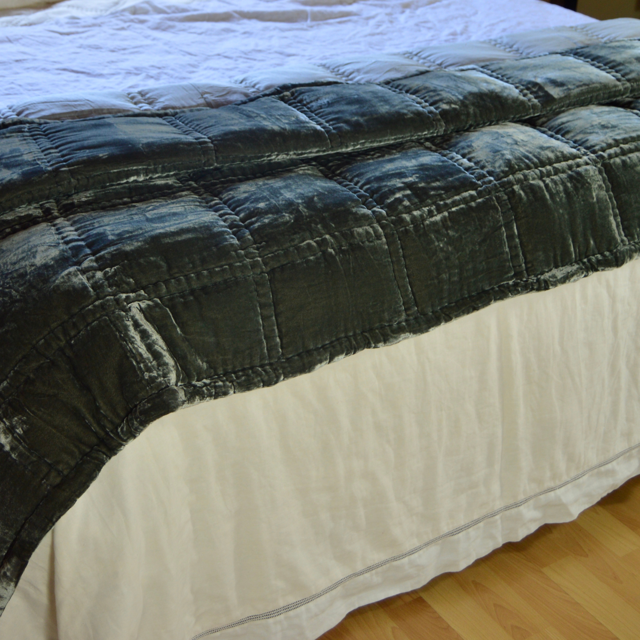 Luala Silk – Engroshandel Tæppe –  Silkefløjl stort firkantet syet tæppe - skifergrå9