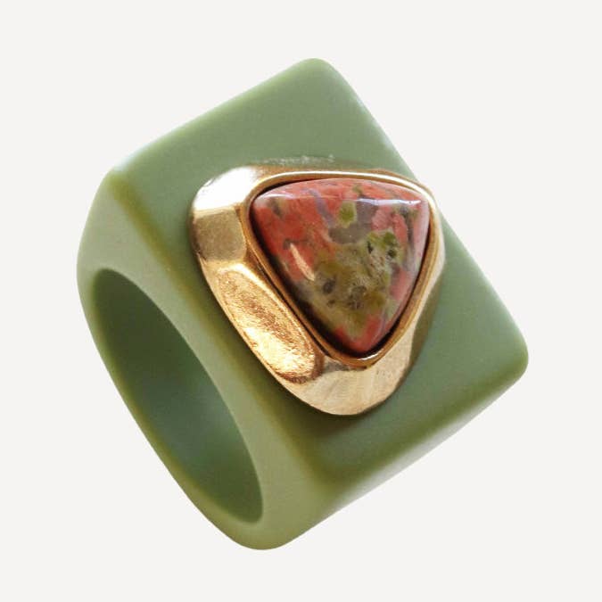 Großer Ring in Pistaziengrün mit unakite für den Großhandel von ÉMOLO
