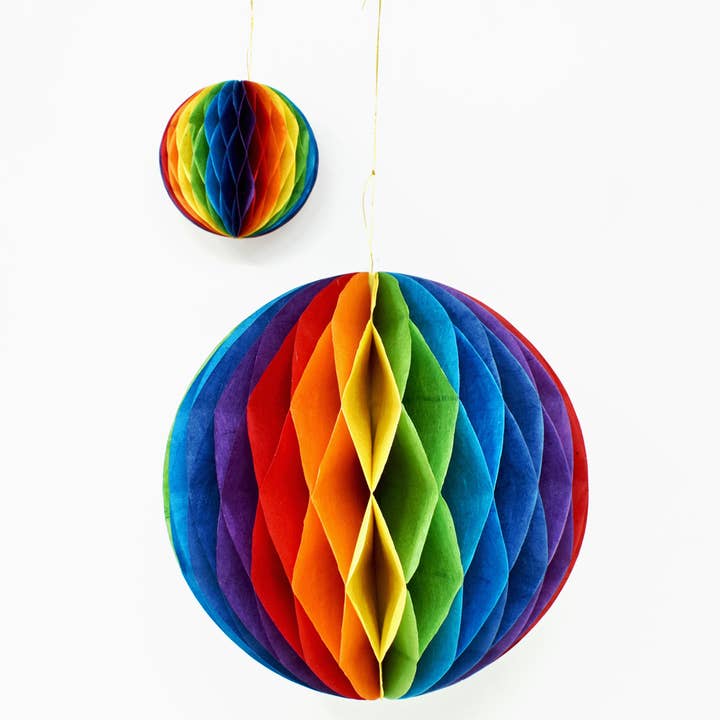 Handgefertigte Papier-Waben-Weihnachtskugeln in Regenbogenfarben für den Großhandel von Fair to Trade Ltd