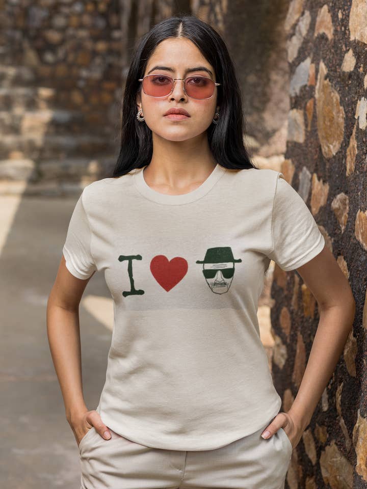 Official Store – wholesale Screen printed t-shirt – Women′s – Breaking Bad - I Heart Heisenberg Women's Juniors T Shirt4
