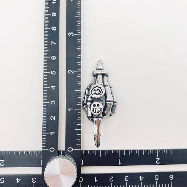 Mio Queena – wholesale Craft supplies – Stainless Steel Smiling Face Middle Finger Pendant - MJ/MNP3