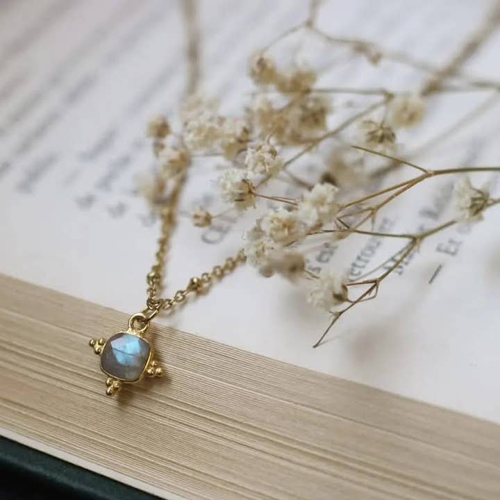 LA PIE QUI COURT - Wholesale Pendant/Charm Necklace - Necklace - Rosa0