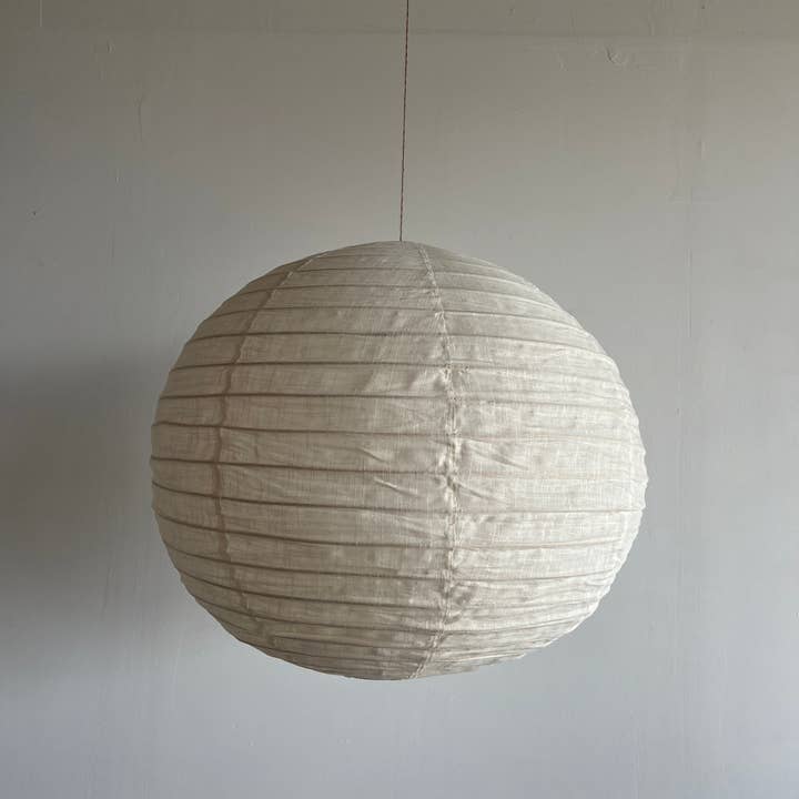 Office Objets - Wholesale Chandelier/Hanging Light - Medium round Japanese-style pendant light in rattan and natural linen D:4049