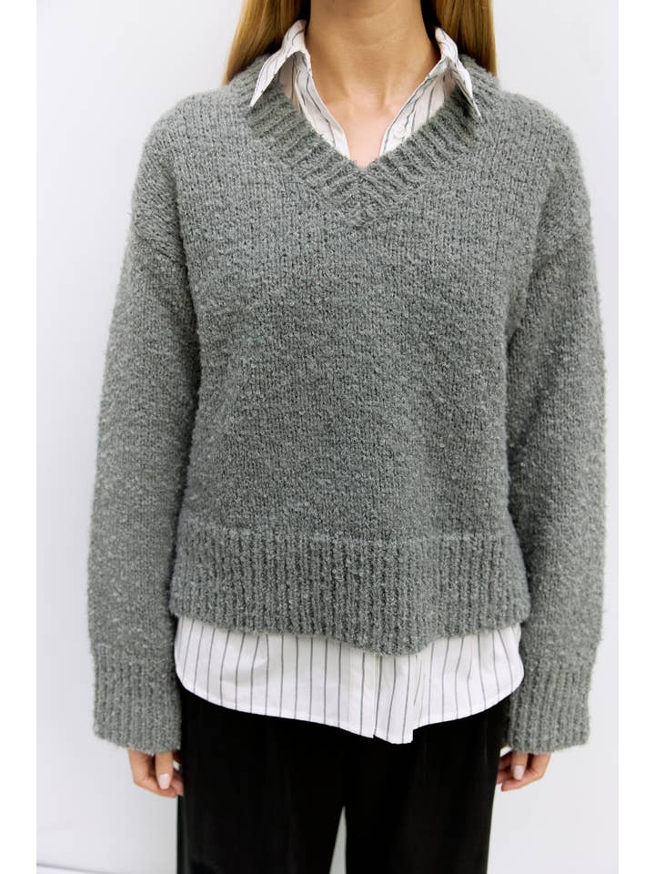 MOD REF – wholesale Knitted jumper – Women′s – The Glen Sweater | Oversized Boucle Knit V-Neck Sweater14