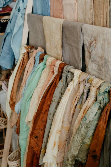 Eloise et moi - Vente Écharpe – femme - Foulards en soie 100 % teints à la main en tons neutres et naturels21