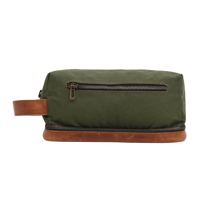 Leather Toiletry Case for Discerning Travelers By New York for wholesale by USA Leather Shop