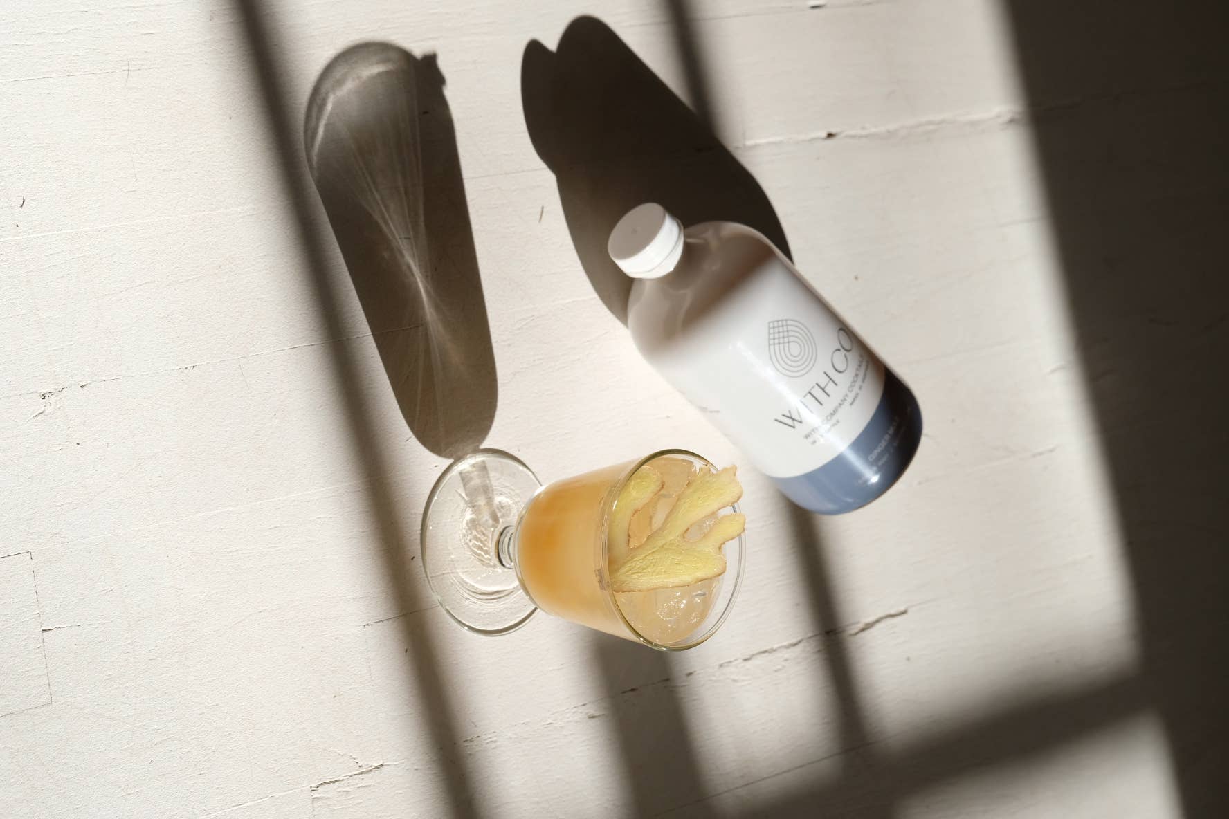 WithCo Cocktails - Vente Mélange/sirop pour cocktails - Mélange Mule au Gingembre (Racine de Gingembre, Bitters, Citron Vert)3