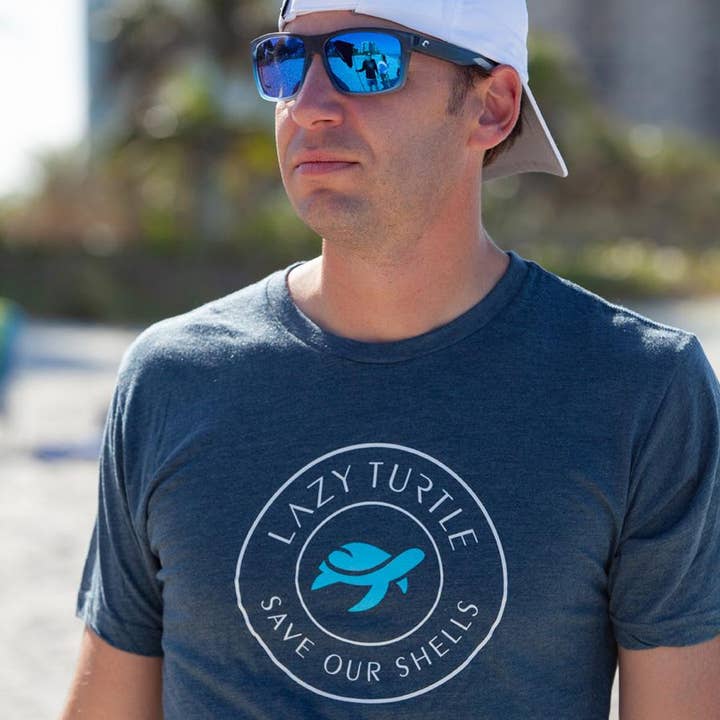 T-shirt Save Our Shells pour la vente par Lazy Turtle