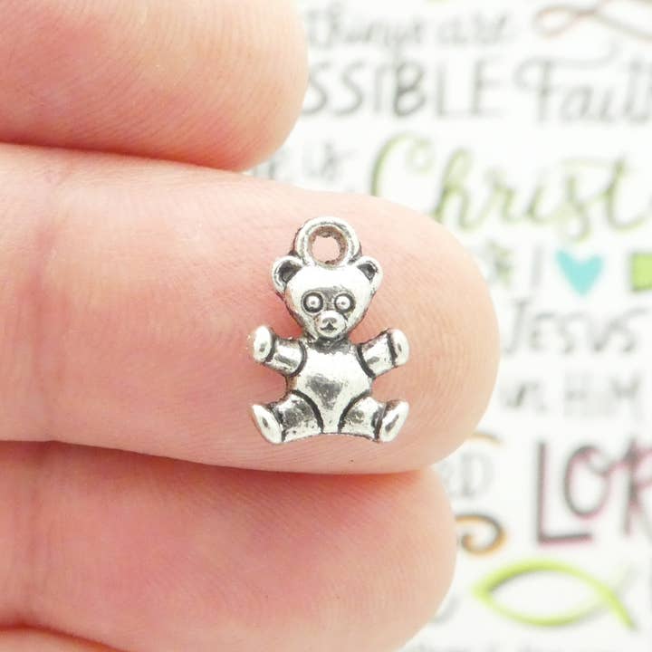 16 Silver Teddy Bear Charm/Pendant in Antique Pewter for wholesale by Treasure Island