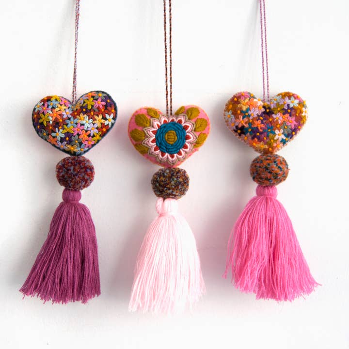 The Global Trunk – wholesale Purse/bag accessory – Women’s – Heart Pom Poms