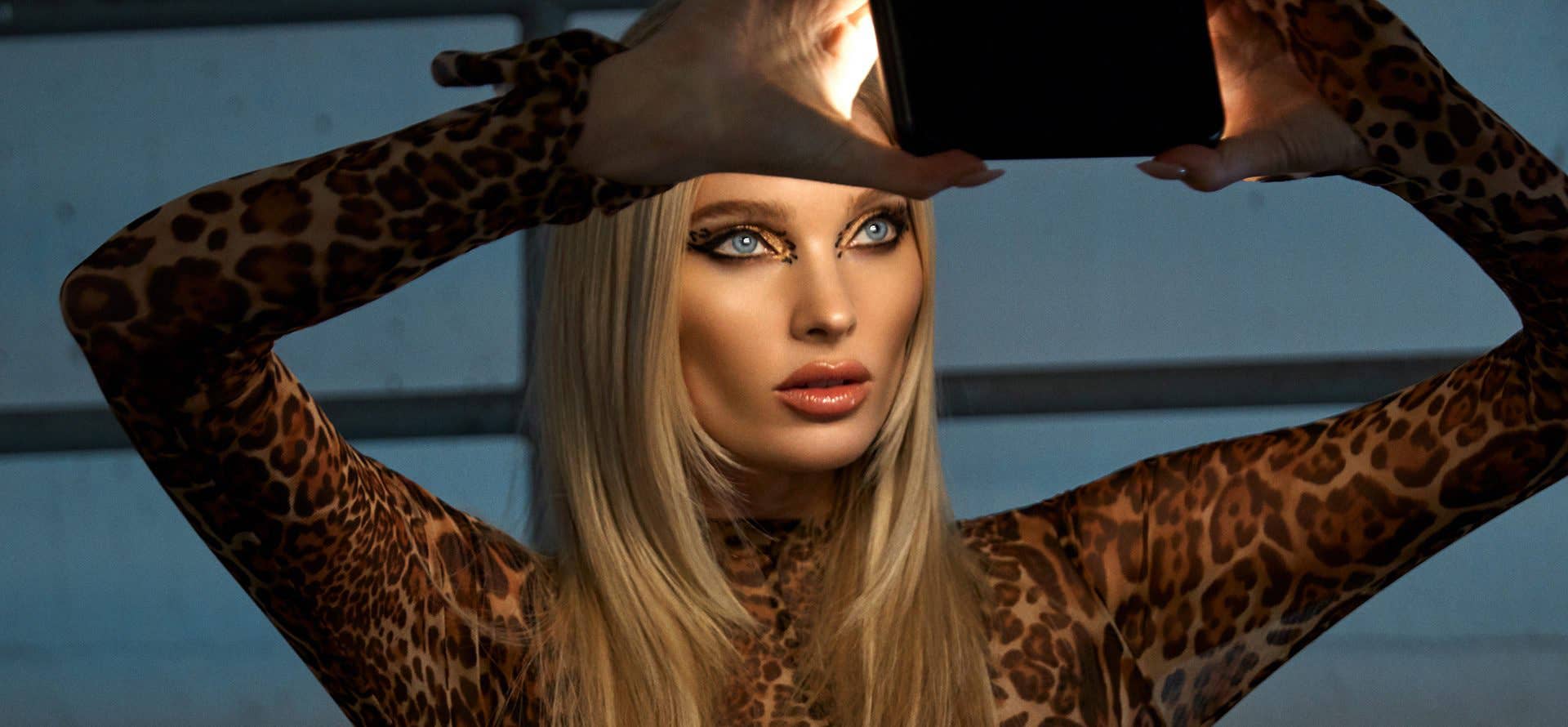 Brightmond Innovation AB - Vendita all'ingrosso Custodia per cellulare - Donna - Brightmond Spotlight Mirrorcase per iPhone XS Max8