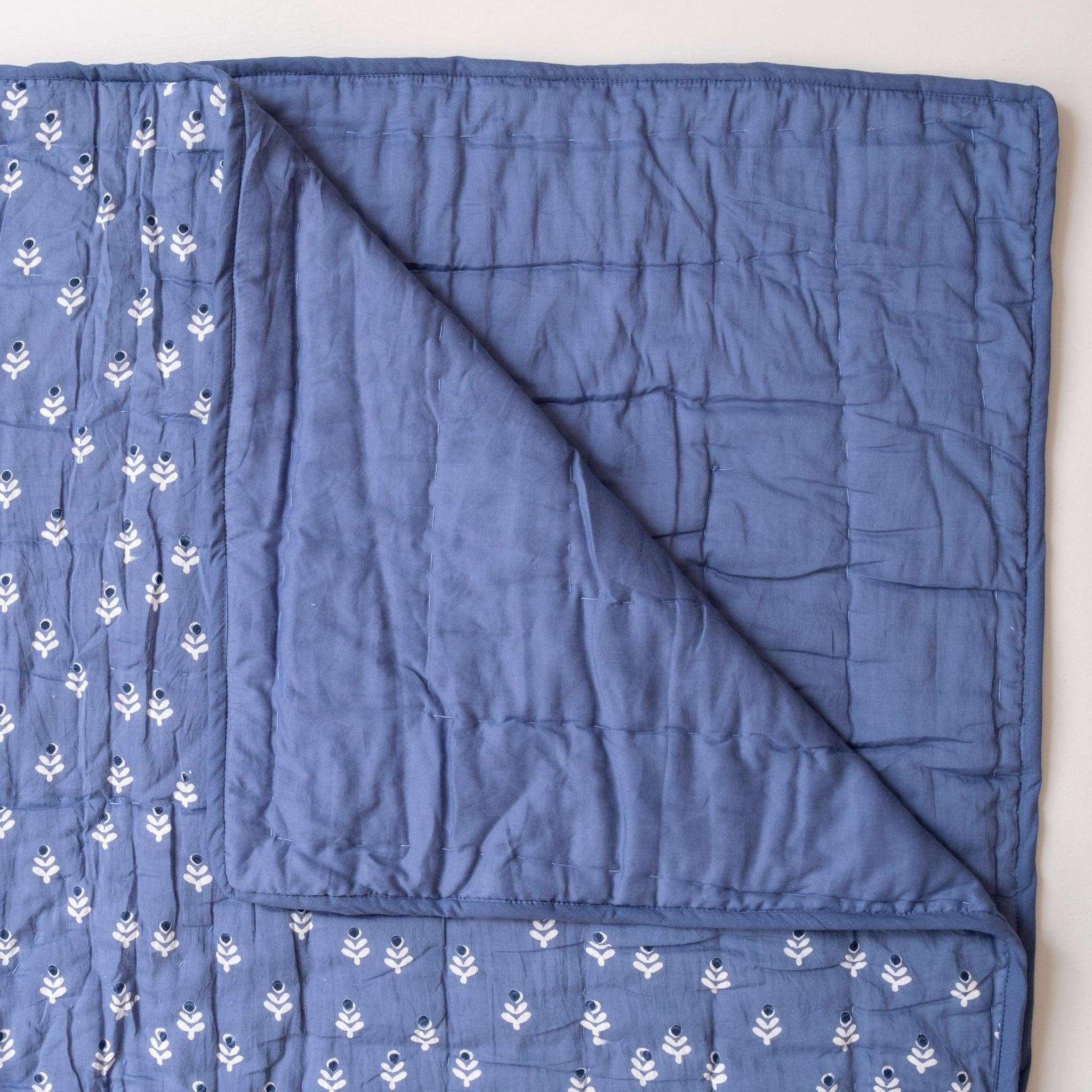 Graymarket Design - Wholesale Quilt - Tulip Blue Quilt2