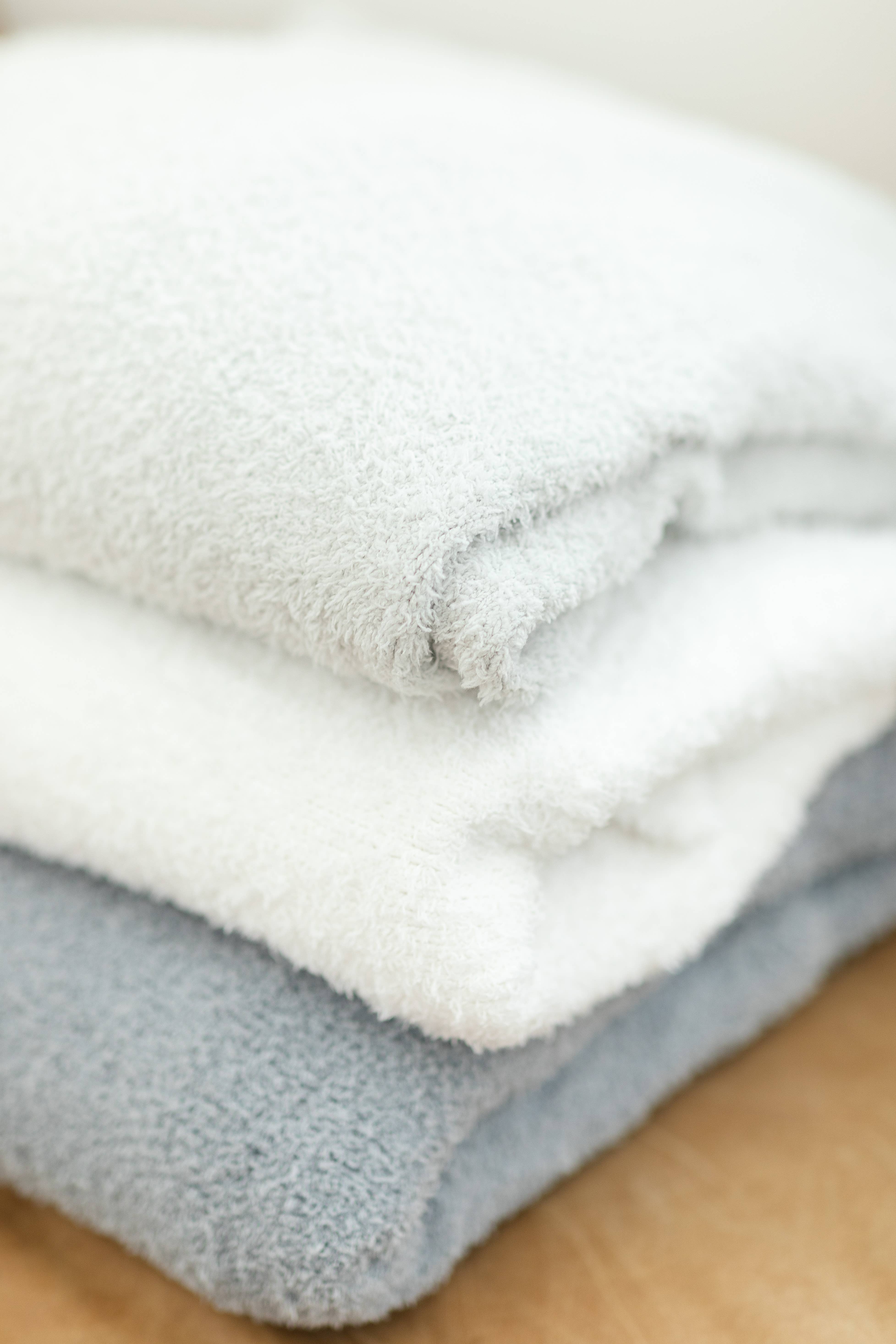 Cozy Threads - Wholesale Throw Blanket - Cozy Threads Bamboo Lightweight Cooling Blanket Throw, Cream6