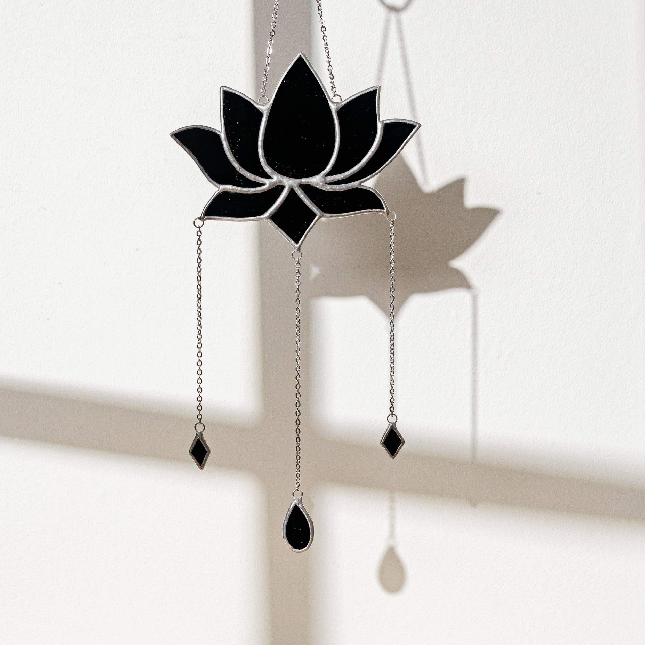 MondoBellissimo - Wholesale Suncatcher - Lotus Stained Glass Art F163