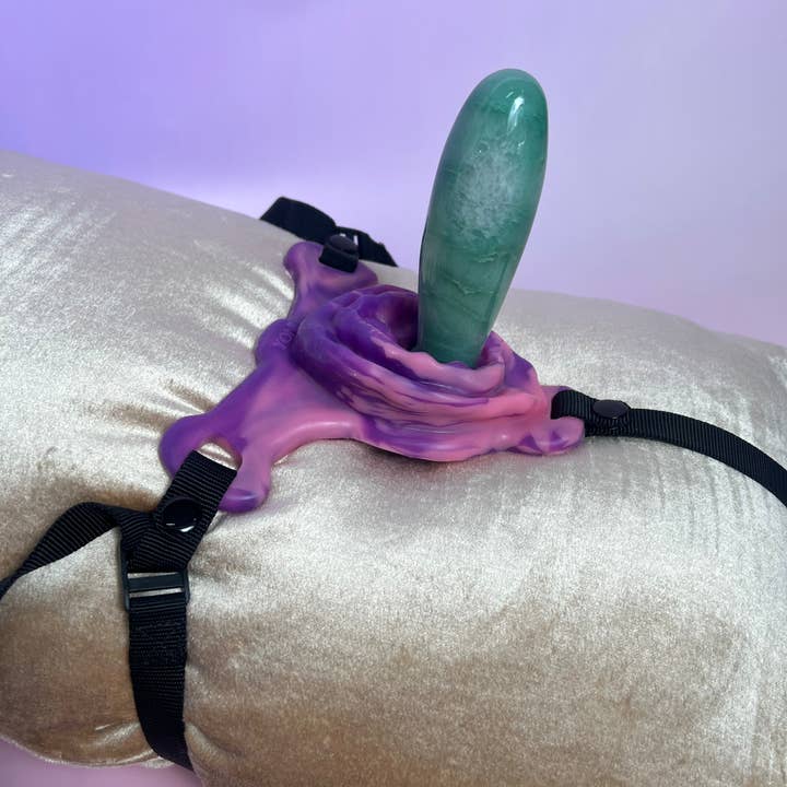 Yoni Pleasure Palace - Wholesale Sex toy - The Ryda - Vulva Silicone Grinder and Pleasure Wand Holder2