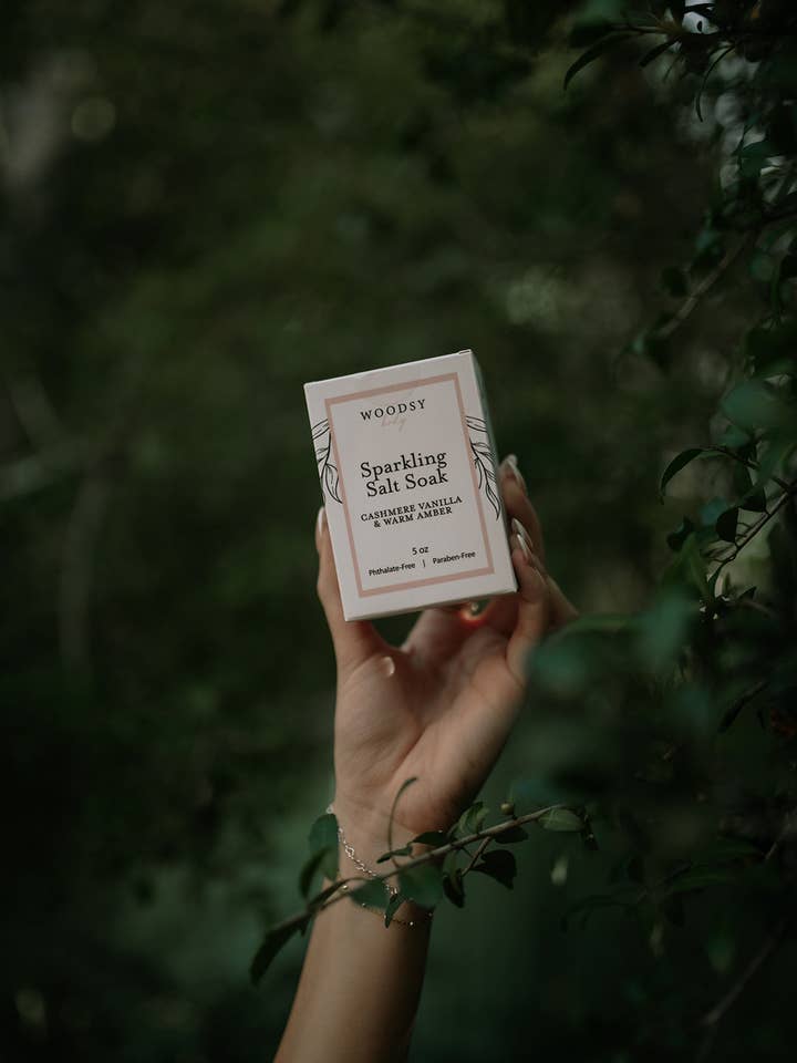 Sparkling Salt Soak- Cashmere Vanilla & Warm Amber for wholesale by Woodsy Homelife