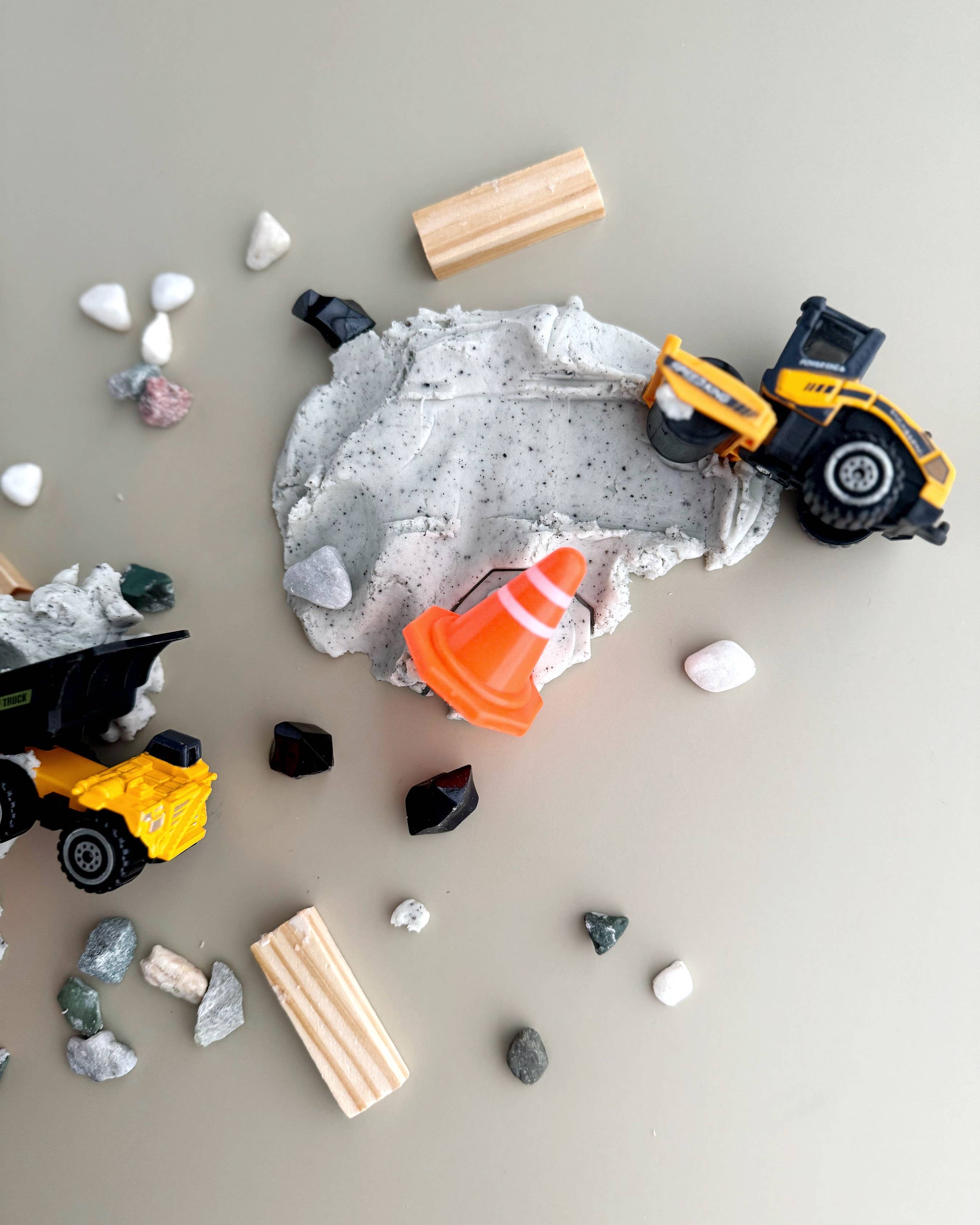 Earth Grown KidDoughs (KidDoughs by EGKD) - Wholesale Putty/slime – Child - Construction Dough-To-Go3