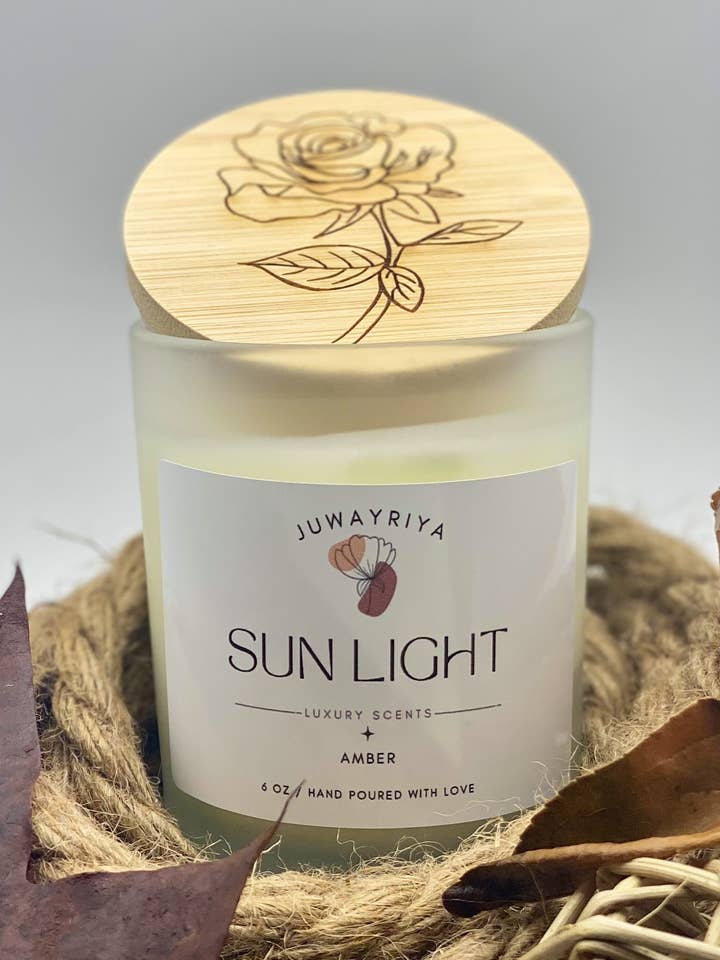 LAMPE SOLAIRE - AMBRE ET BOIS FLOTTÉ pour la vente par Juwayriya