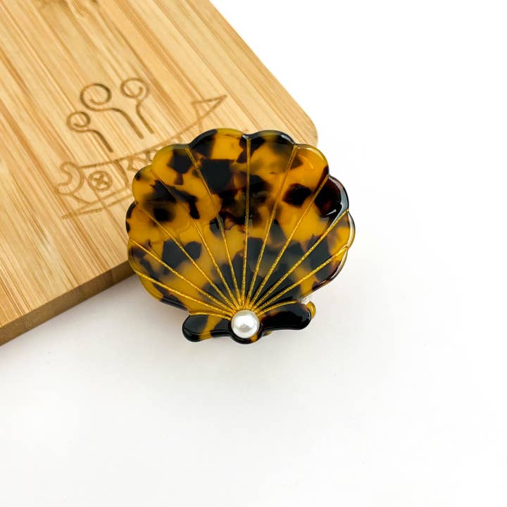 TheDivaSoap - Wholesale Hair clip – Women’s - Acetate Shell Claw Clip, Sweet Pearl Hair Clip2