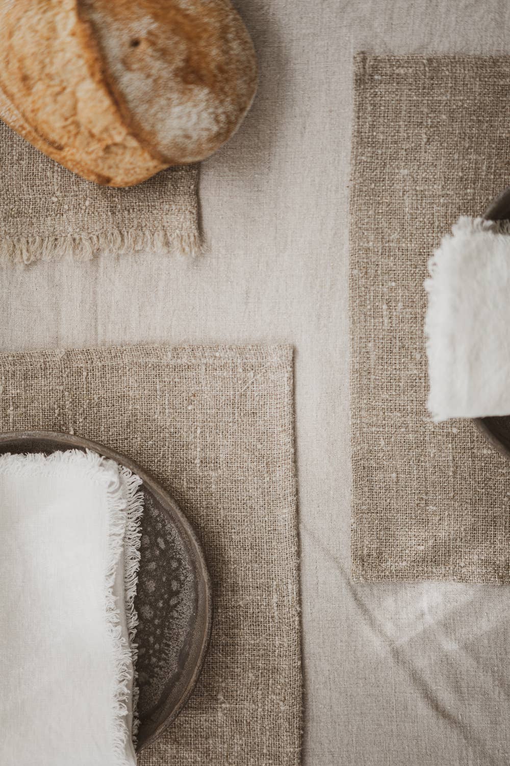 Heavyweight Burlap Linen Placemats for wholesale on Faire1