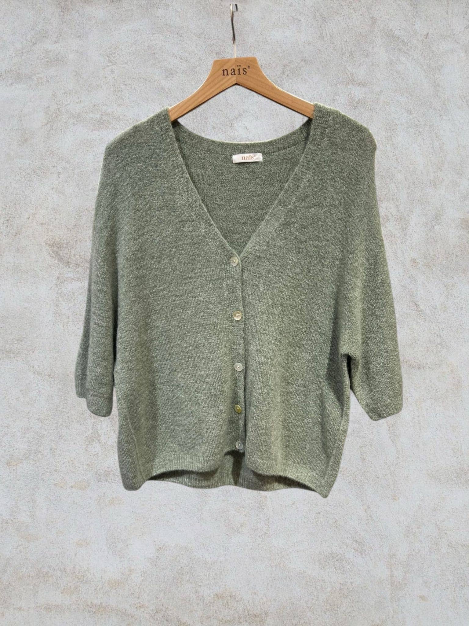 NAÏS PARIS - Wholesale Cardigan - Dames - V-hals cardigan met knopen en 3/4 mouwen van alpaca en wol13