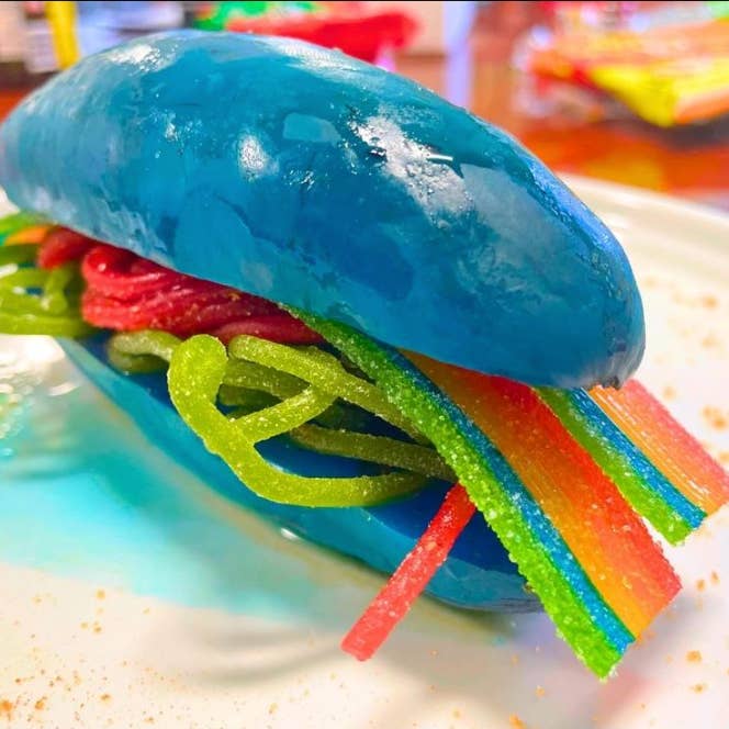 Food Crush Corp - Vendita all'ingrosso Caramelle gommose - Kit di sottaceti al lampone blu Tiktok Confezione di kit Custodia - Food Crush2