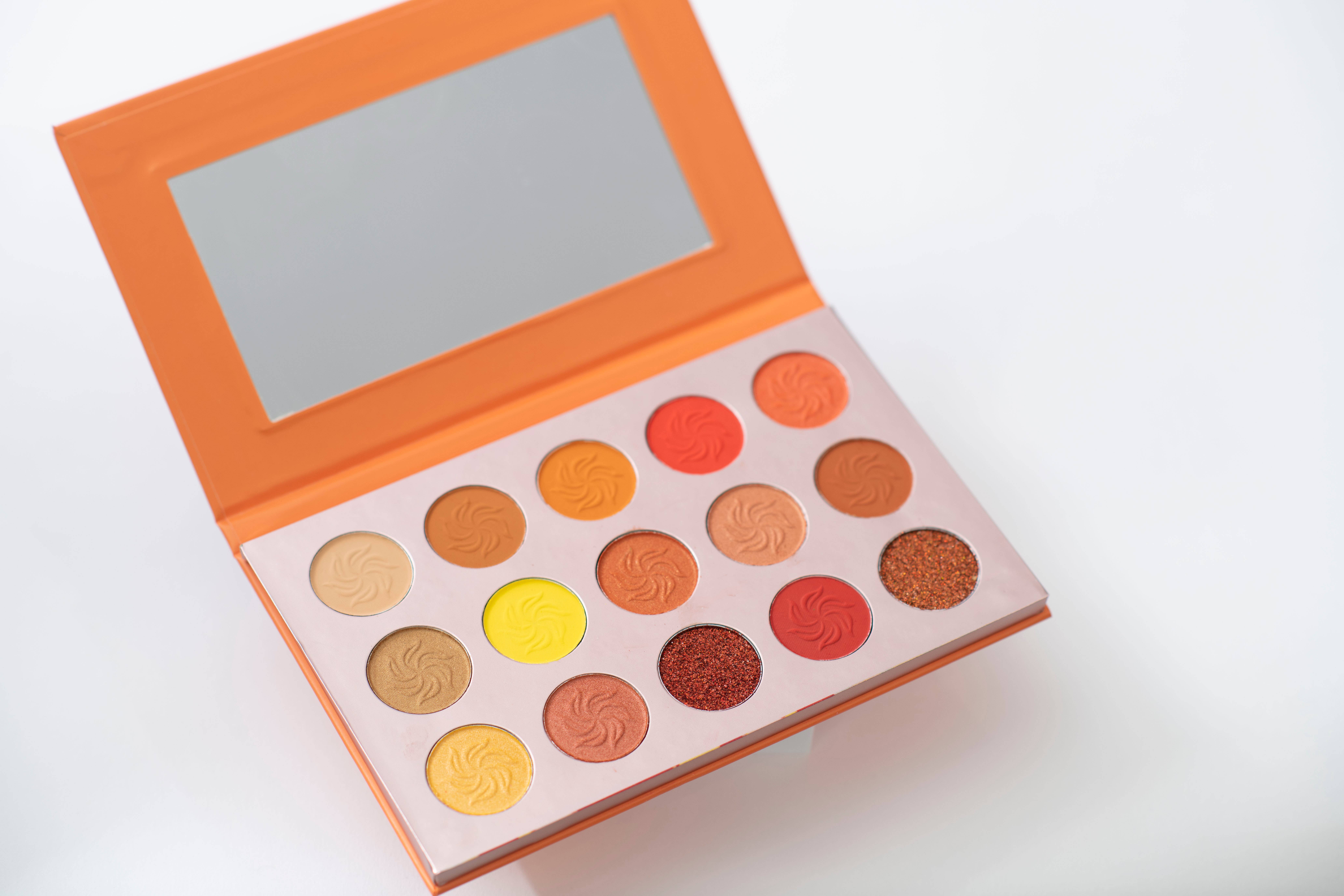 Queen Nandi Beauty - Vendita all'ingrosso Palette di ombretti - Palette di ombretti nude Queen Nandi Beauty con 15 colori3