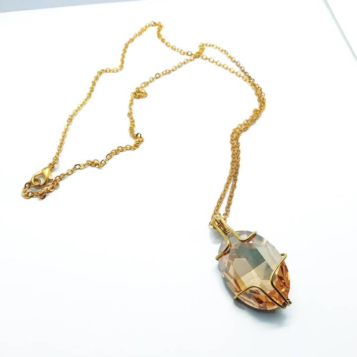 Golden Drop Anhänger aus Messingdraht für den Großhandel von Thomas Ayers Jewellery