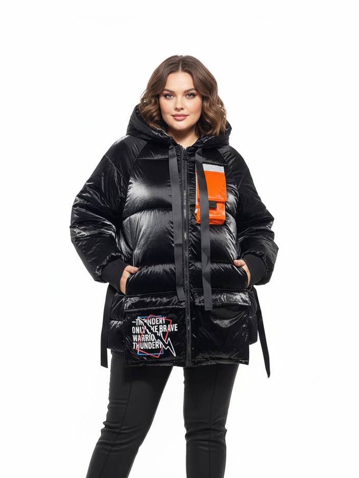 Große Daunenjacke mit Muster und kontrastierender Tasche (C6329) für den Großhandel von Pomme Rouge Paris