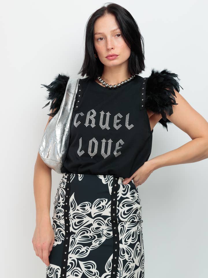 T-shirt femme Cruel Love Plumes et clous argentés pour la vente par Chill&Buy