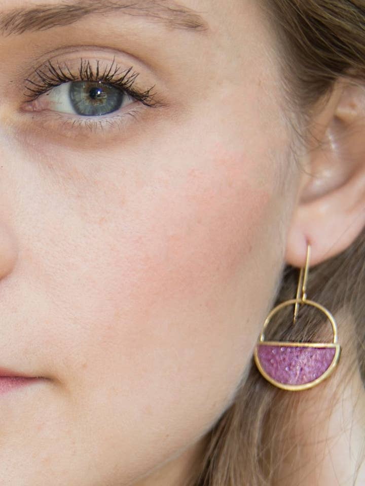 Brincos de resina Half Moon por atacado de Muro Jewelry