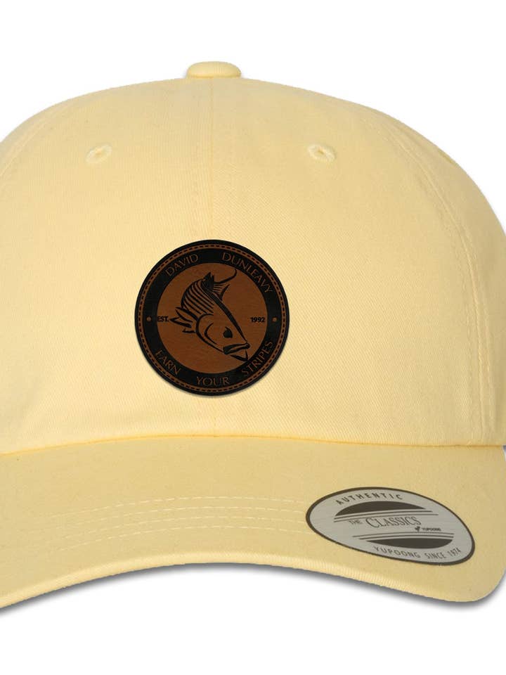 Casquette jaune à 6 panneaux Mad Striper Deco pour la vente par David Dunleavy