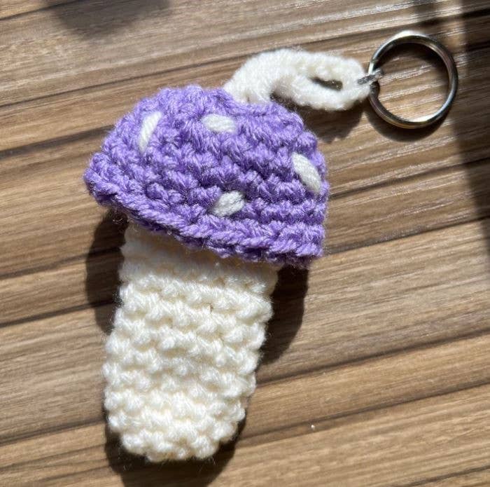 The Cozy Tangerine - Vente Porte-clés – femme - Porte-clés champignon | Briquet au crochet et porte-baume à lèvres19