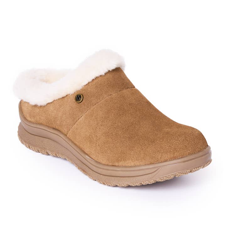 Chaussure à sabot à doublure douillette en daim imperméable Emerson pour femmes pour la vente par Minnetonka