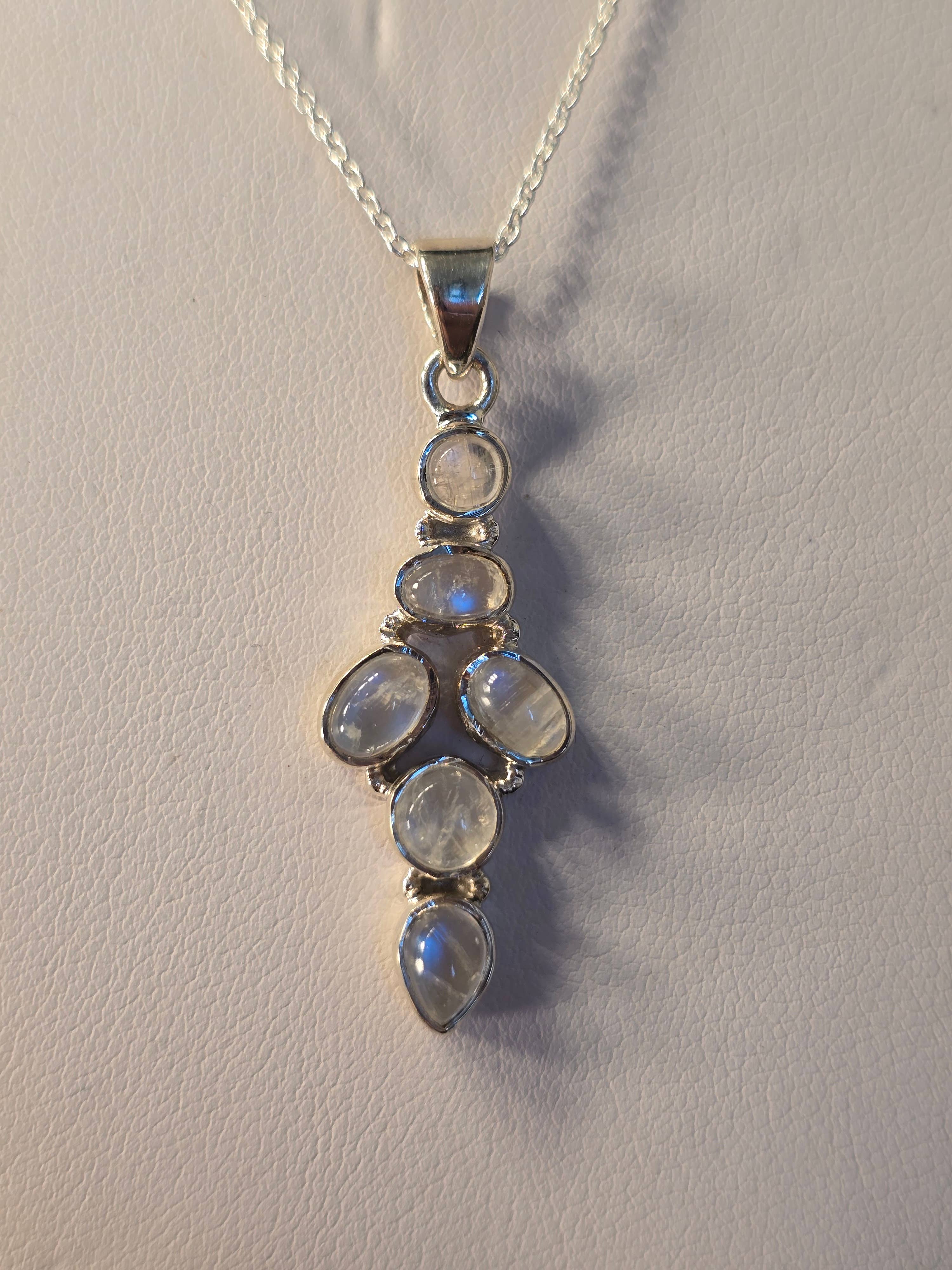 Crystal Cove Minerals – wholesale Pendant/charm necklace – Moonstone Sterling Silver Drop Pendants and Chains0