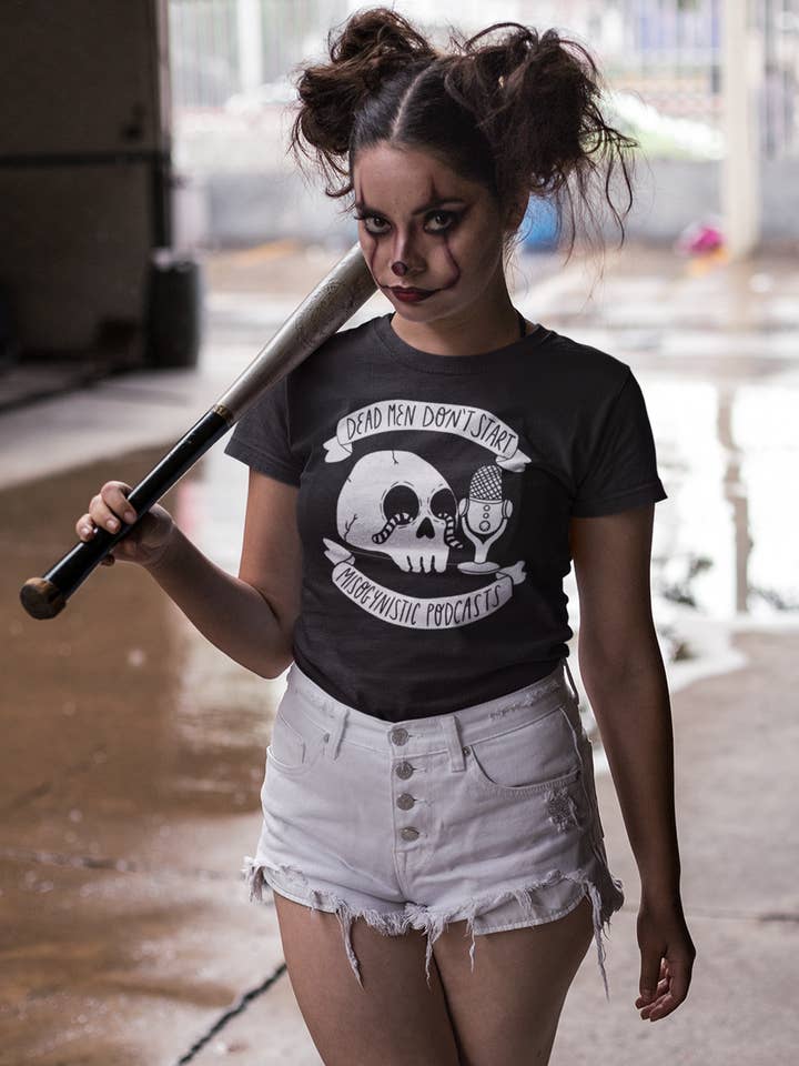 Les hommes morts ne lancent pas de podcasts misogynes - T-shirt unisexe en coton biologique pour la vente par Chiaralascura