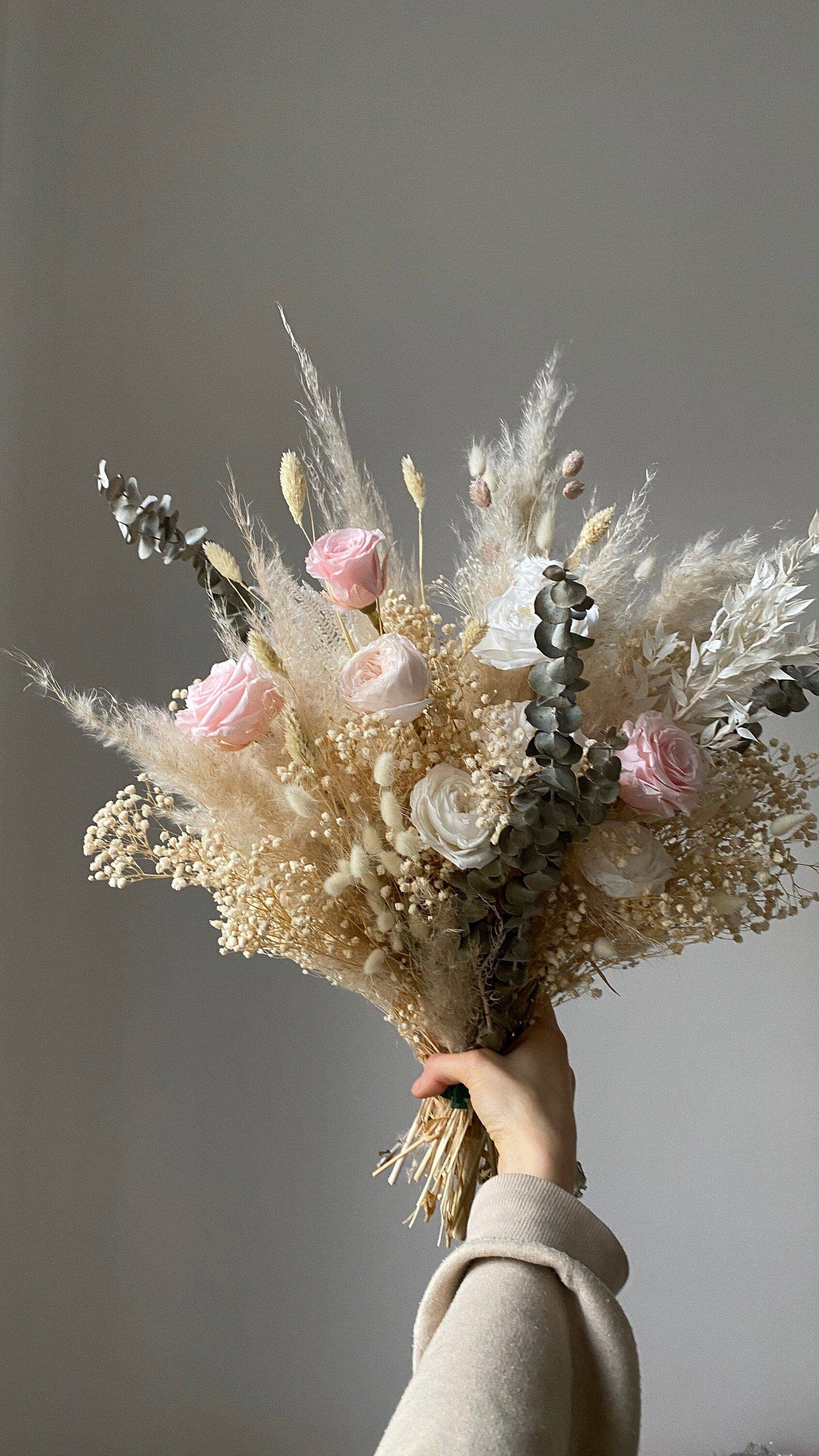 Hidden Botanics – wholesale Torkade/pressade blommor – Brudbukett med torkade blommor i sandfärgat creme och pastellrosa5