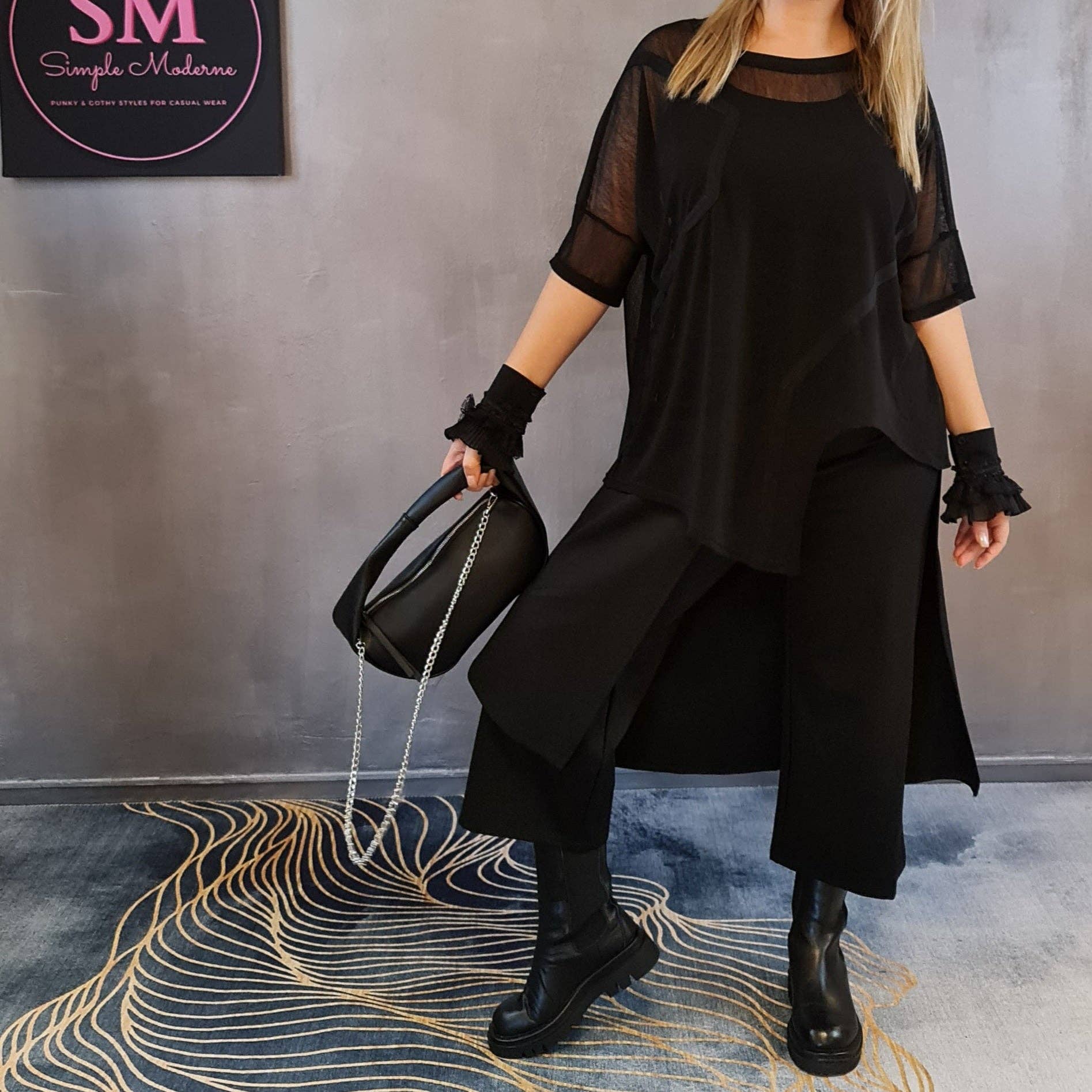 Simple Moderne – Großhandel T-Shirt – Damen – Simple Moderne Street Punk T-Shirt mit unregelmäßigem Design1