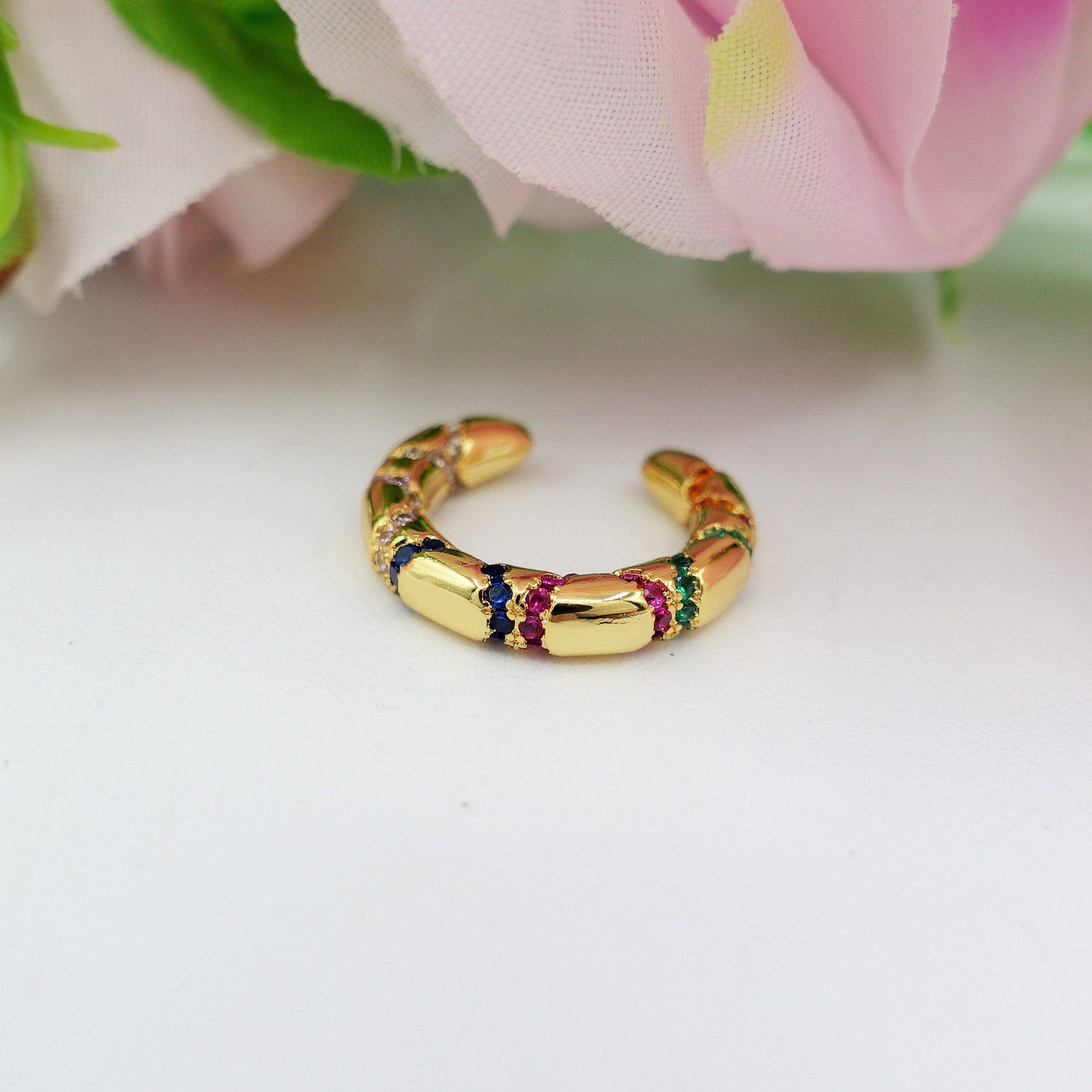 Daemon srls – Großhandel Ear Cuff/Ohrklemme – SORAYA – Einzelner Earcuff ohne Loch mit Zirkonia in Regenbogenfarben4