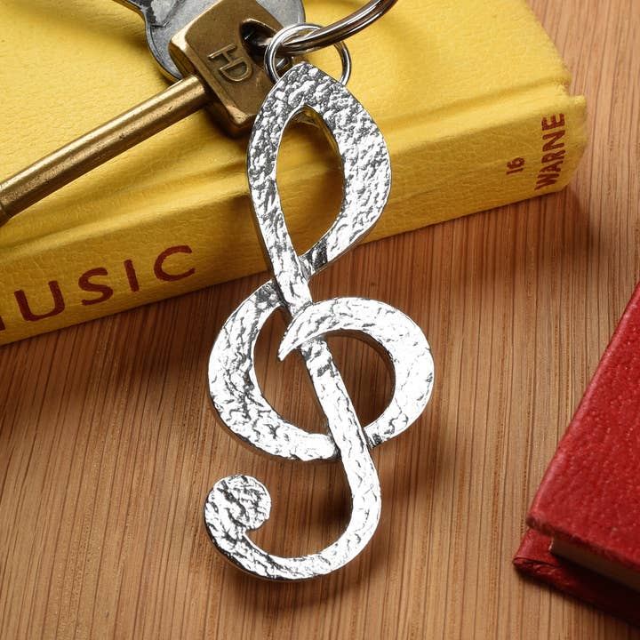 Portachiavi in peltro a forma di chiave di violino - Regali per amanti della musica per la vendita all'ingrosso da parte di Glover & Smith
