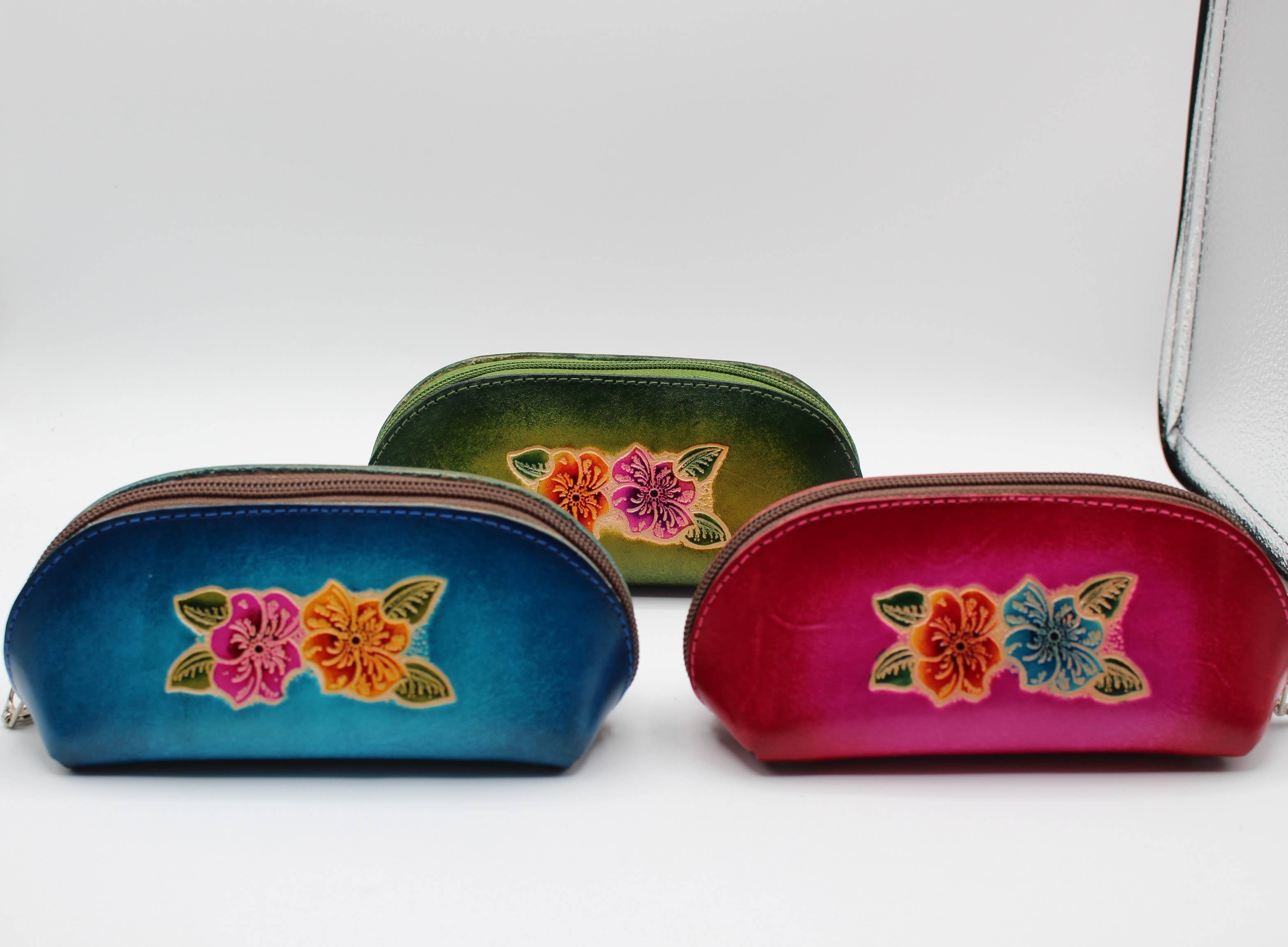 Sunflower Handmade leather inc - Vente Étui et rangement pour lunettes – femme - lunettes de soleil en cuir étui à cosmétiques fleur d'hibiscus3