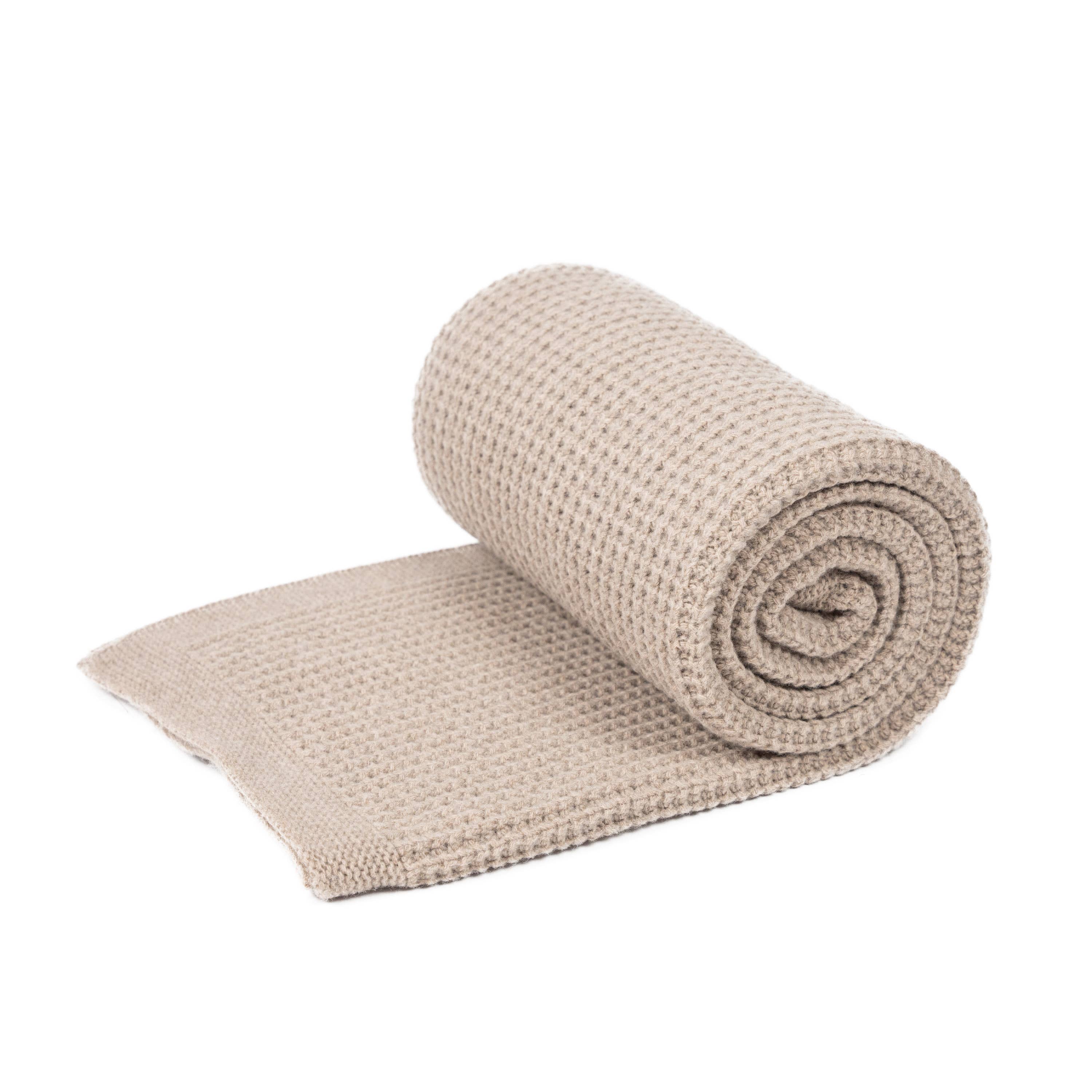 CottoHouse – Engroshandel Tæppe – EMMA strikket tæppe i merinould3