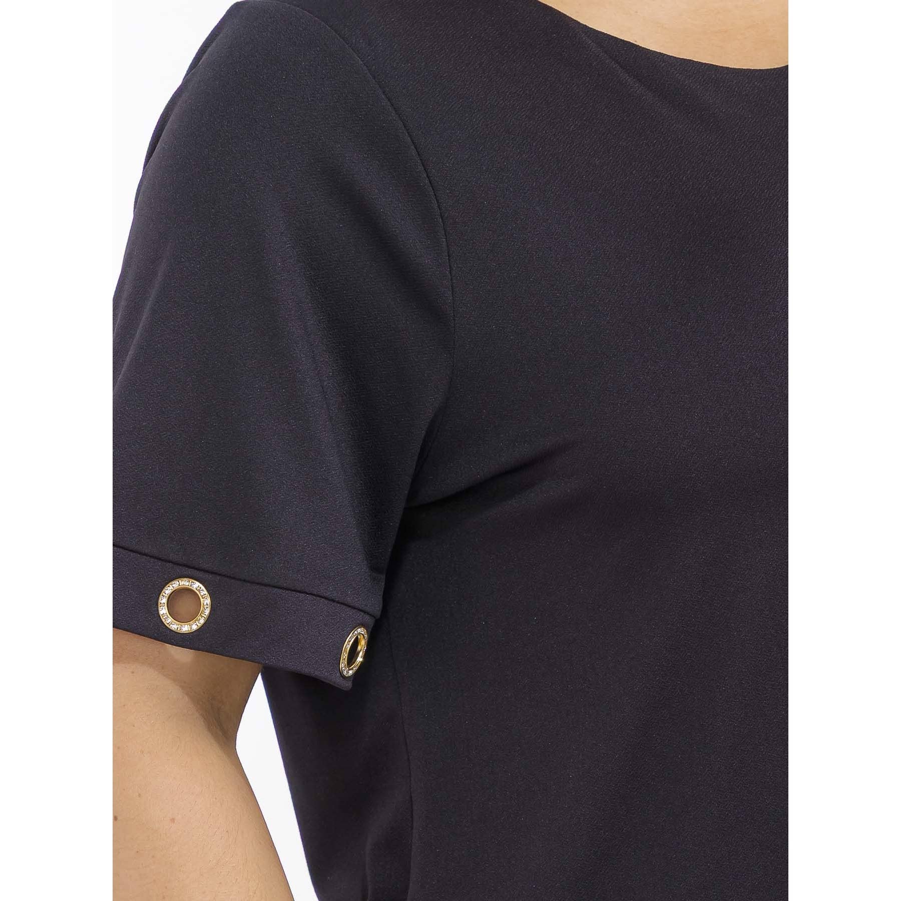 Svart PLUSMODELL SCOOP-HALS RINGSTEN NITDETALJ MODE-T-SHIRT för wholesale på Faire3