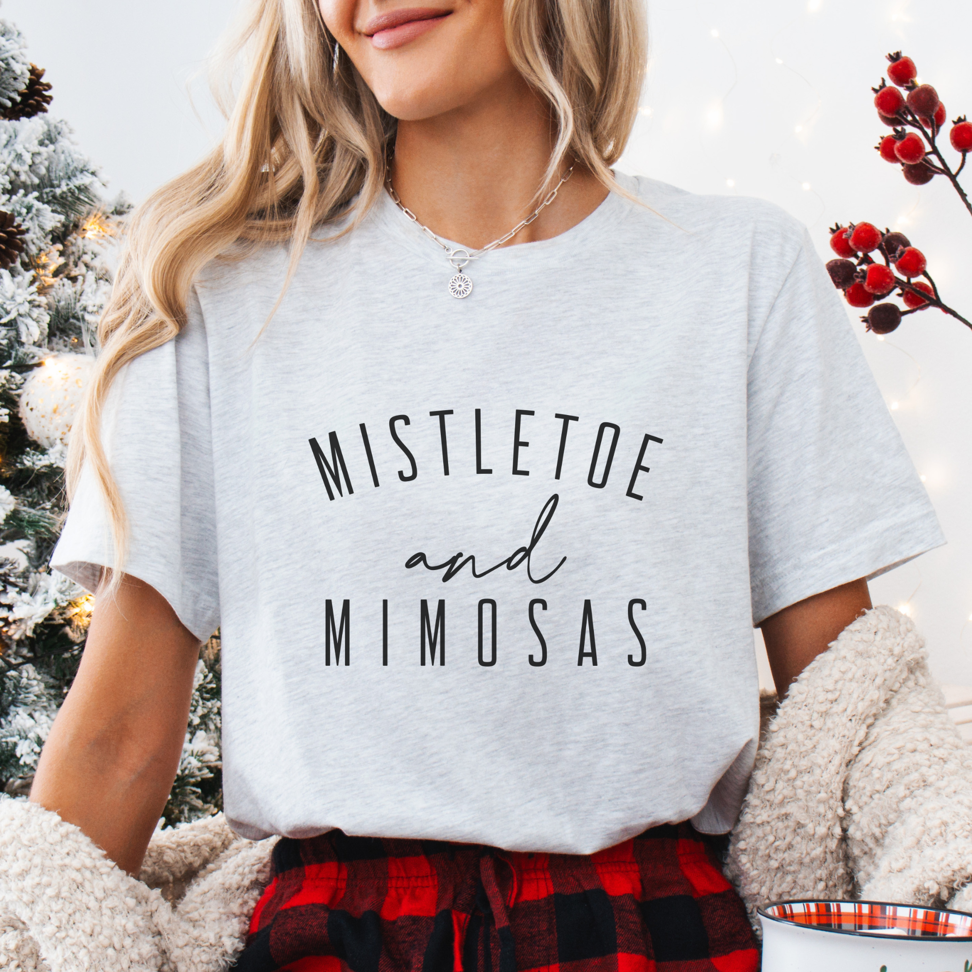 Trendznmore - Modern Graphic Apparel – Engroshandel Grafisk t-shirt - Dame – Mistelten og Mimoser Kvinders Jule Grafisk T-shirt1