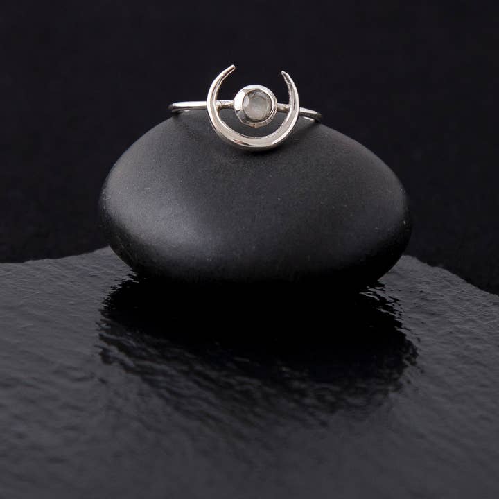 Bague en corne en argent sterling avec pierre de lune facettée pour la vente par Baizaar