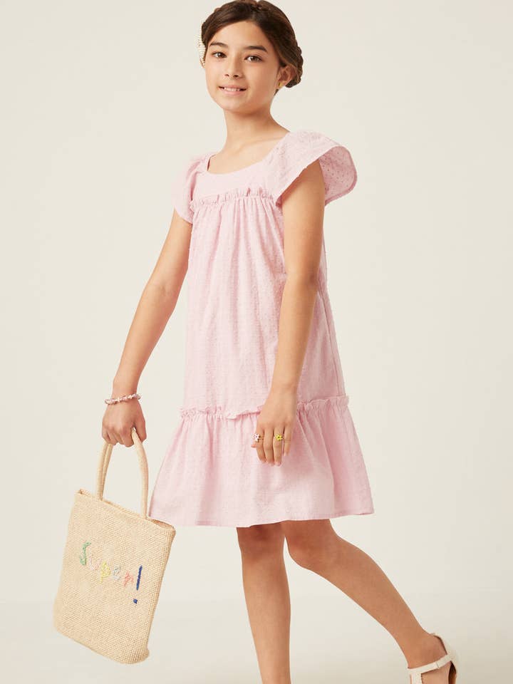 Flickor Swiss Dot Volangsydd Klänning med Volangaxel för wholesale av Hayden LA